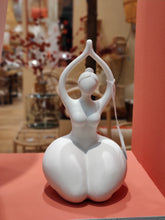 Afbeelding in Gallery-weergave laden, Beeld Vrouw Yoga Wit Keramiek H23cm
